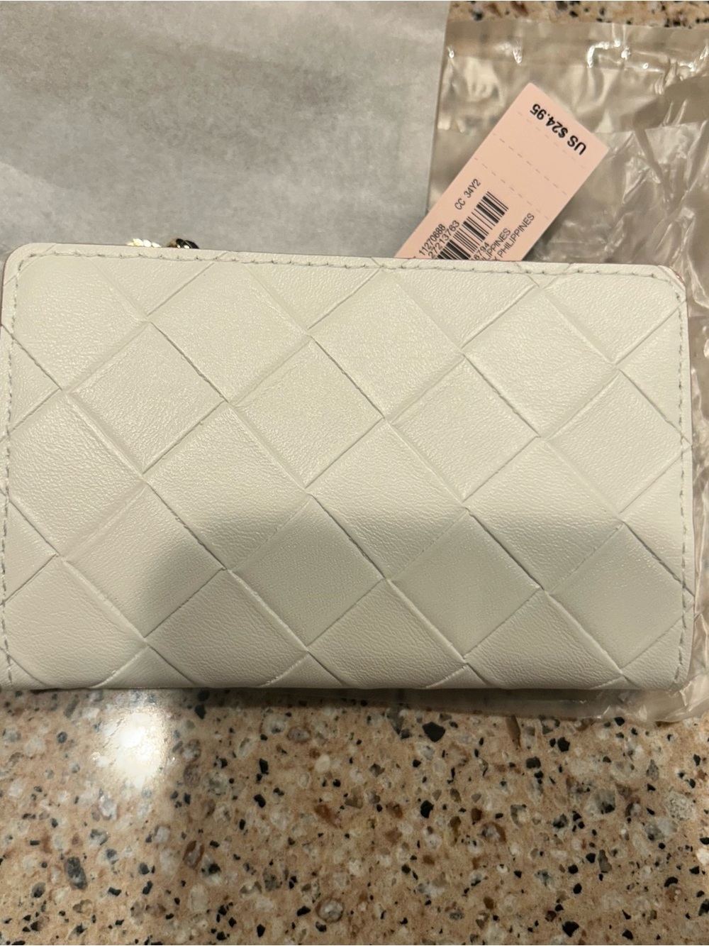 Victoria’s Secret Quilted Cardholder ID Window with Gold Keychain white NWT - Picture 11 of 12